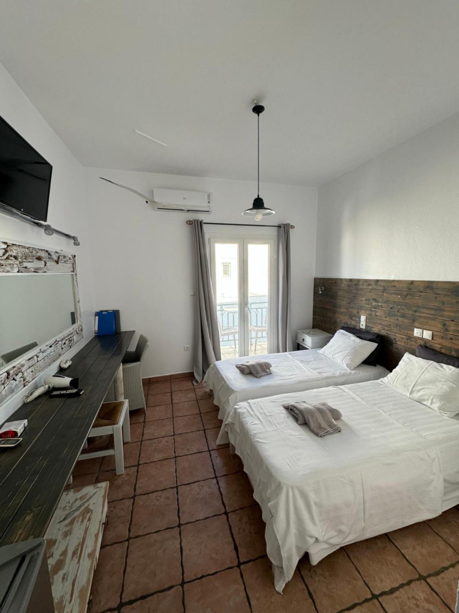 Madaky Hotel Náousa Exterior foto